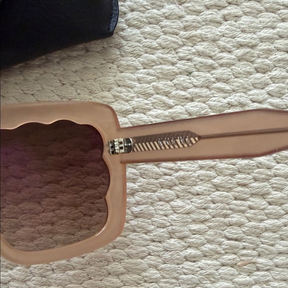 KREWE Elizabeth Scallop Sunglasses - Picture 3 of 6